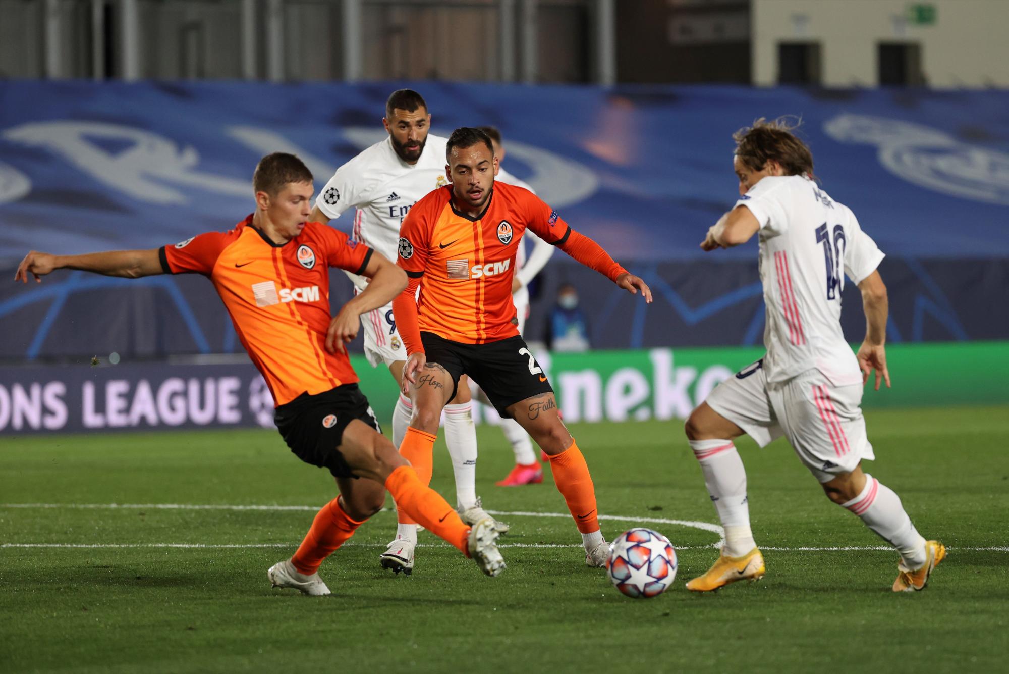 Acción en el partido entre Shakhtar Donetsk y el Real Madrid en la jornada del 21 de octubre del 2020. (EFE/Juan Joa Martín)