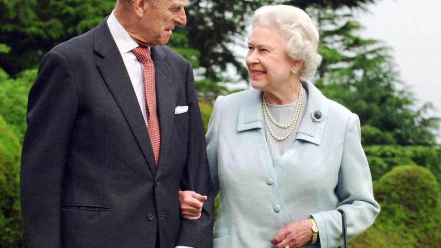 La reina Isabel y su esposo serán los primeros ‘royals’ en vacunarse contra el COVID-19 La reina Isabel y su esposo serán los primeros ‘royals’ en vacunarse contra el COVID-19