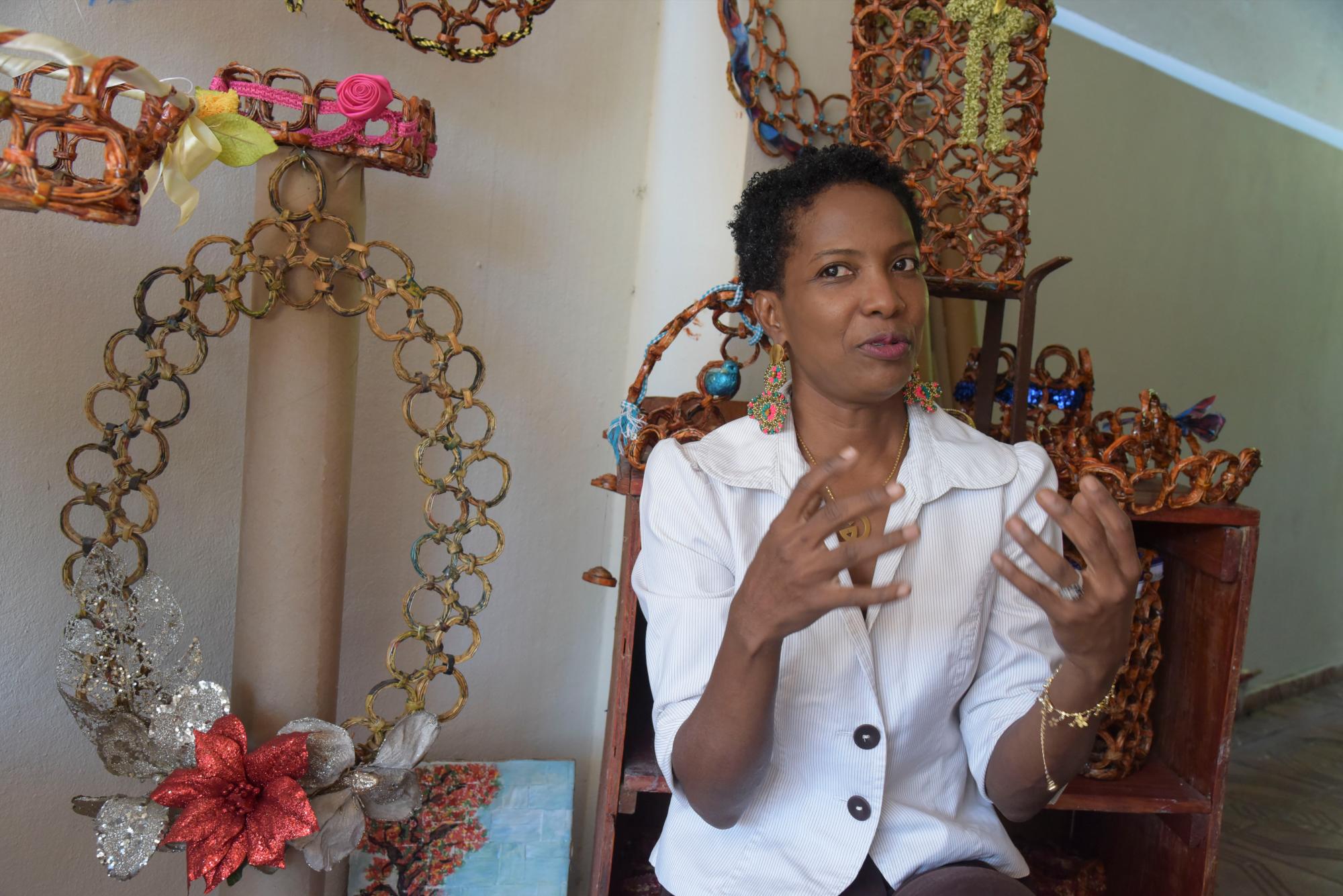 Maria de la Cruz , una artista del reciclaje (José Justo Féliz)