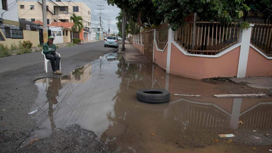 Charco activo en calle 2030 de Alma Rosa I Charco activo en calle 2030 de Alma Rosa I