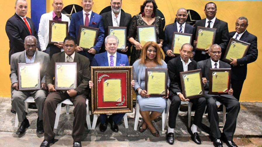 La galería “Orgullo de mi Barrio” recibe 12 nuevos inmortales en el club La Fe