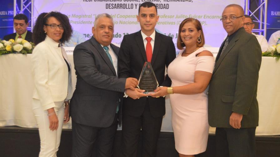 Cooperativa de Trabajadores de la Salud reconoce al director general de Jubilaciones y Pensiones