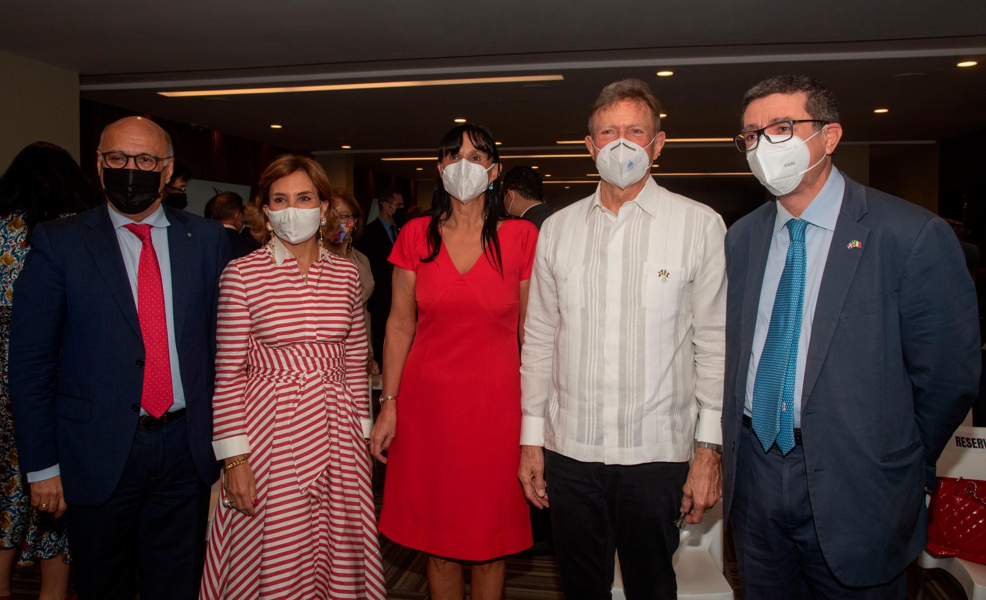 Angelo Viró, Haydeé Rainieri, Nora Capello, Roberto Álvarez y Andrea Canepari.