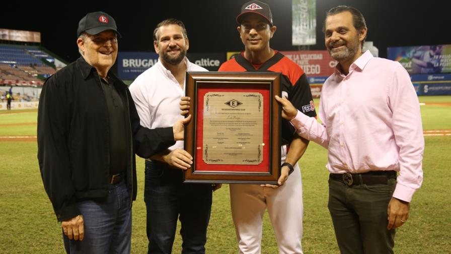 Dirigente de los Leones es reconocido por sus logros con el club