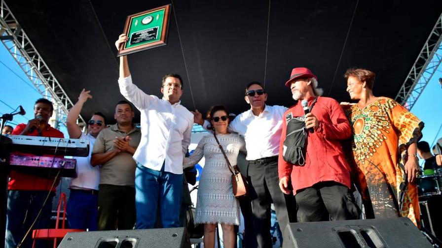 Comunidad de Cristo Rey otorga reconocimiento al alcalde David Collado