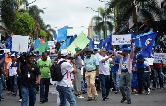 EN VIVO: Marcha contra la corrupción y la impunidad; denuncian policías destruyen tarima 