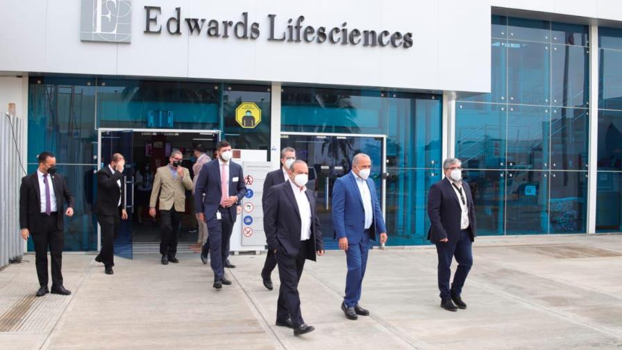Ministro de Salud visita fábrica de dispositivos médicos en el  parque Piisa de Haina