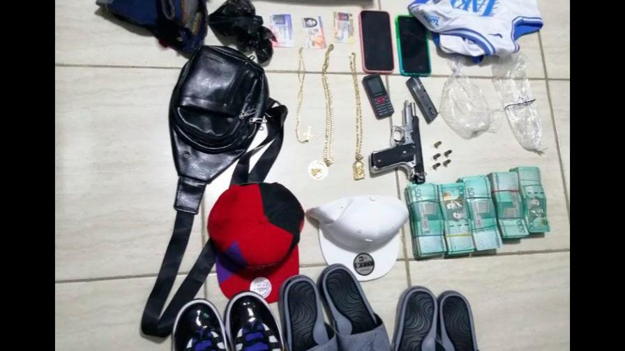 Apresan tres y recuperan RD$500 mil del dinero robado a camión de valores Apresan tres y recuperan RD$500 mil del dinero robado a camión de valores