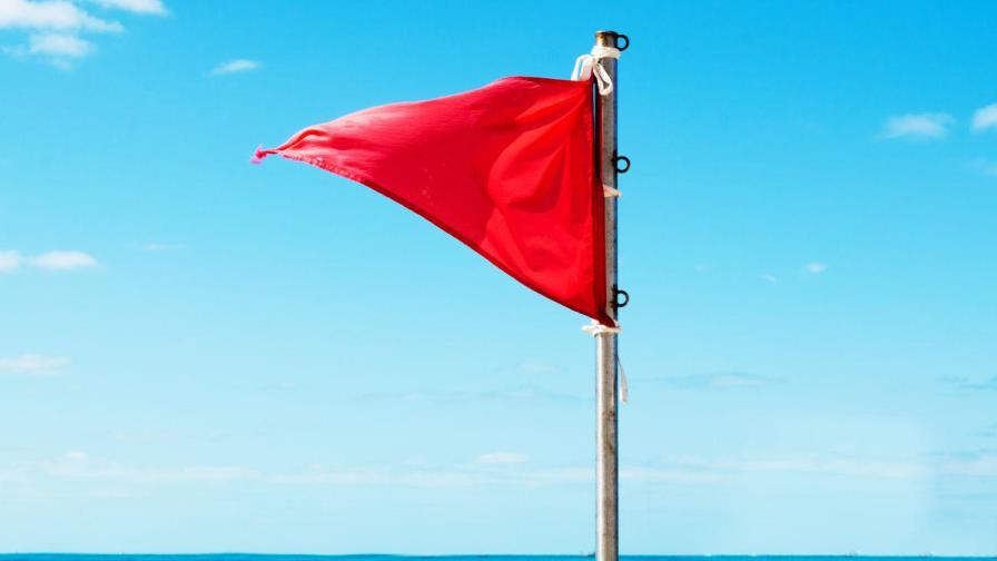 ¿Qué significan las banderas rojas en redes sociales?