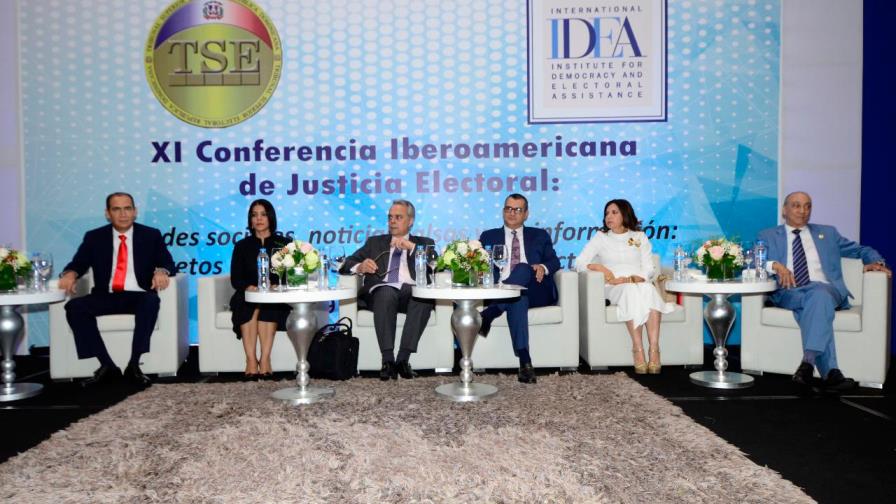 Citan desafíos que presentan las redes sociales para la democracia Citan desafíos que presentan las redes sociales para la democracia