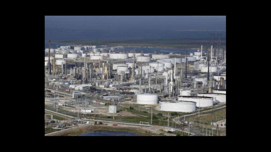 Petróleo de Texas se recupera un 19 % y cierra en 13.78 dólares el barril
