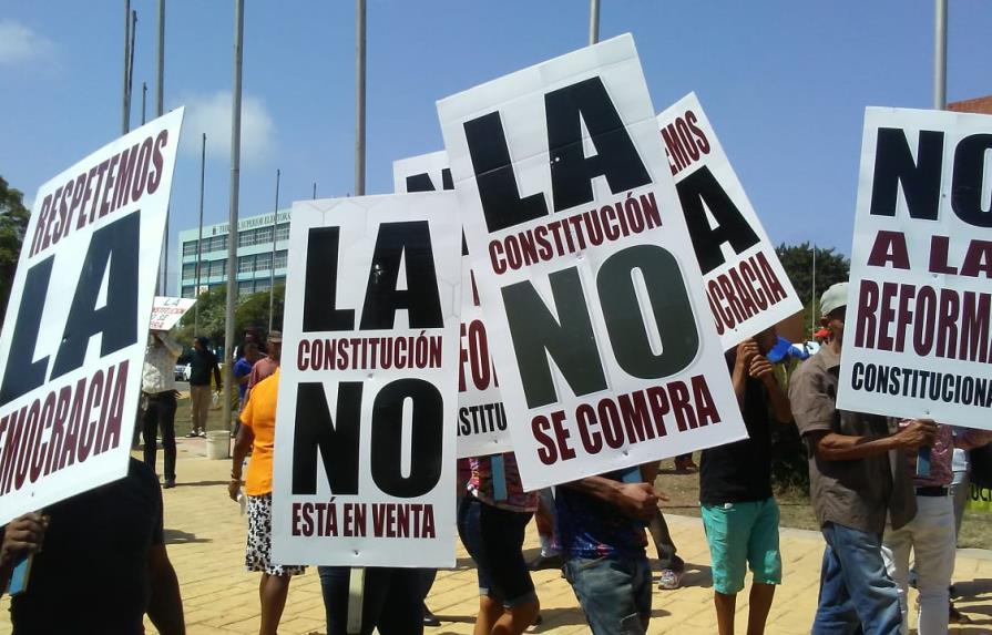 Legisladores del PRM firman documento en rechazo a reforma de Constitución