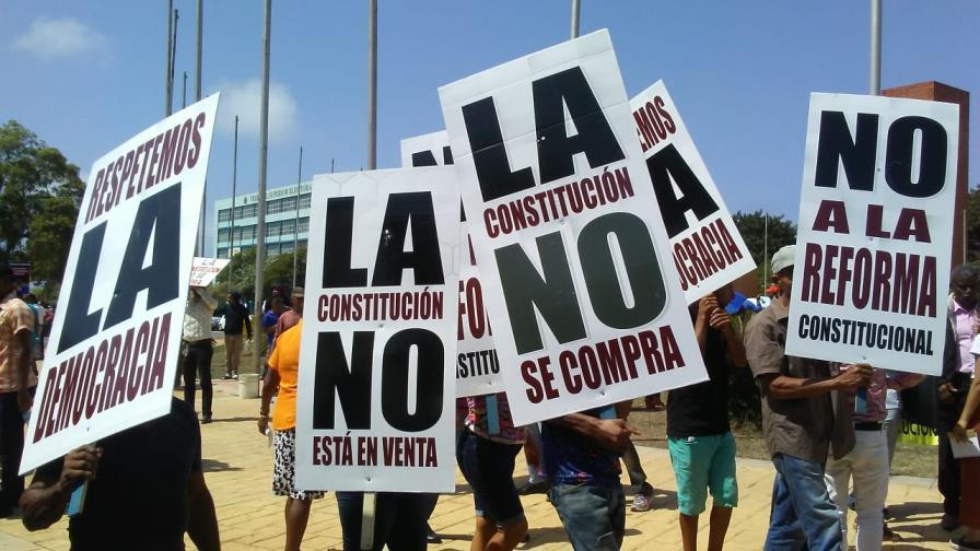 Legisladores del PRM firman documento en rechazo a reforma de Constitución