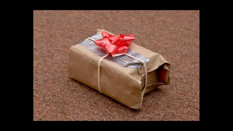 Mujer regala su vestido de novia a pareja de ex esposo 