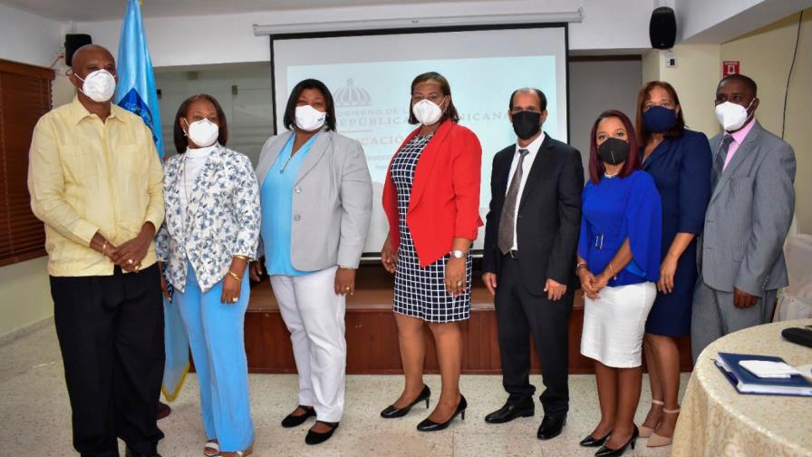  Ministerio de Educación juramenta a los siete nuevos directores distritales