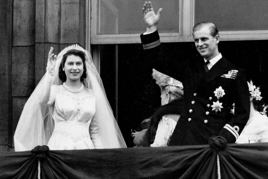El día de su boda con el príncipe Felipe, tenía 21 años cuando se casó y llegó a celebrar sus 73 años de matrimonio.