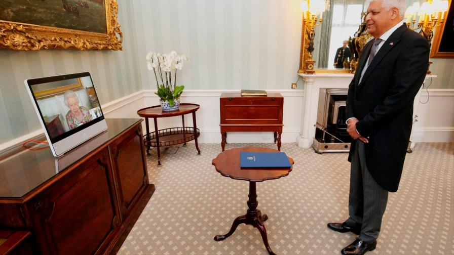 Embajador dominicano Elnio Durán presenta cartas credenciales ante Isabel II