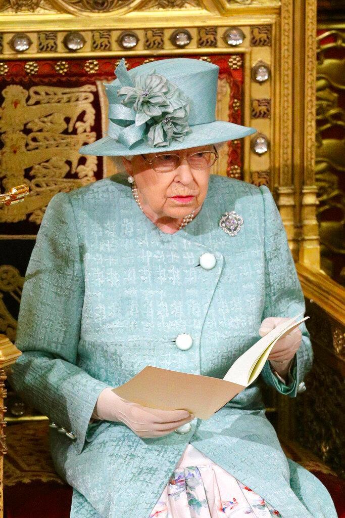 La reina Isabel II ‘decepcionada’ por la decisión de Harry y Meghan de renunciar