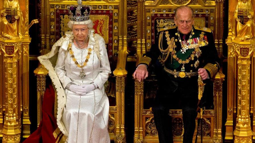 Aún junto a la reina, el príncipe Felipe celebra sus 99 años