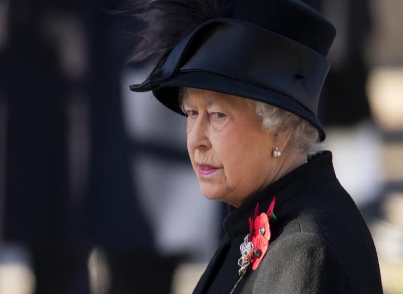 La reina Isabel II sigue con sus actividades oficiales tras la muerte de su esposo