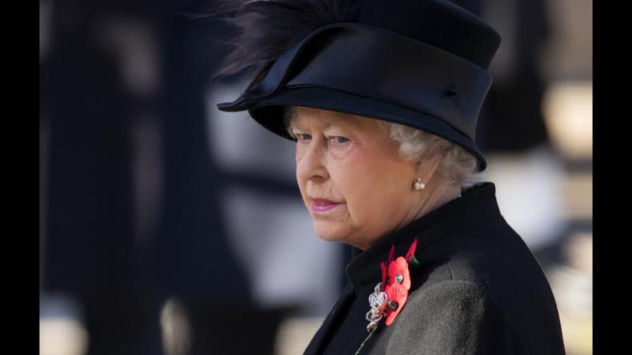 La reina Isabel II sigue con sus actividades oficiales tras la muerte de su esposo