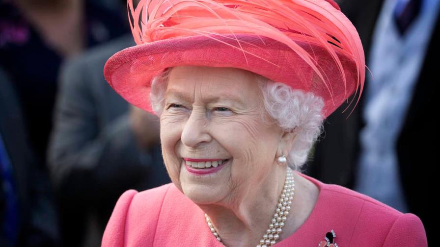 Así es la cama en la que descansa la reina Isabel (una de las más caras del mundo)