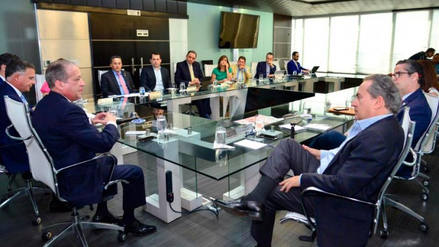 Reinaldo: “No importa que sea yo, Leonel o Gonzalo, el PLD apoyará a su candidato” Reinaldo: “No importa que sea yo, Leonel o Gonzalo, el PLD apoyará a su candidato”