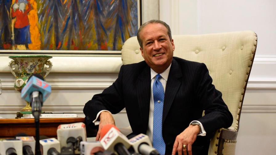 Reinaldo Pared Pérez anuncia que es abuelo Reinaldo Pared Pérez anuncia que es abuelo