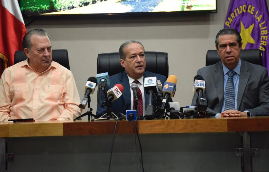 Veintidós miembros del Comité Político piden a Leonel Fernández respetar organismos del PLD