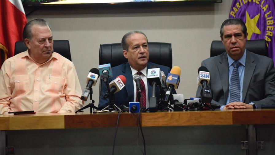 Veintidós miembros del Comité Político piden a Leonel Fernández respetar organismos del PLD Veintidós miembros del Comité Político piden a Leonel Fernández respetar organismos del PLD