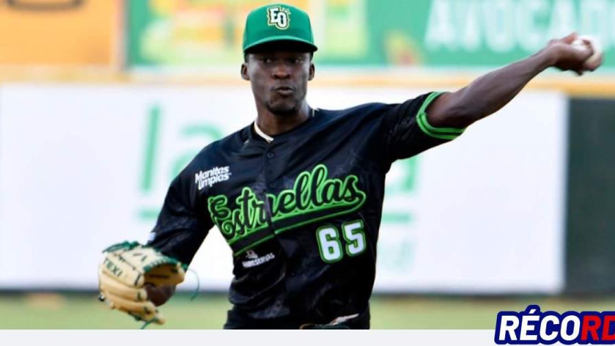 Reiver Sanmartín enfrenta a los Leones del Escogido y a Iván Nova en la pelota invernal