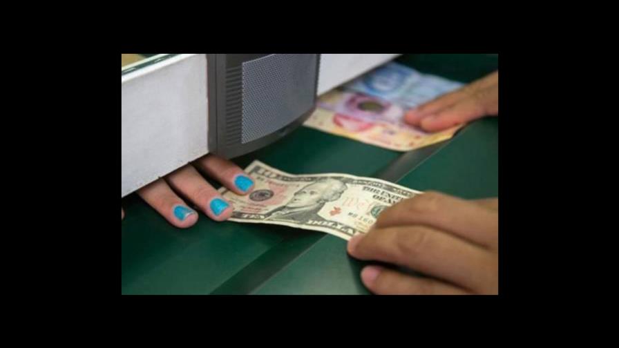 Precio del dólar por ventanilla bancaria ya supera los 55 pesos Precio del dólar por ventanilla bancaria ya supera los 55 pesos