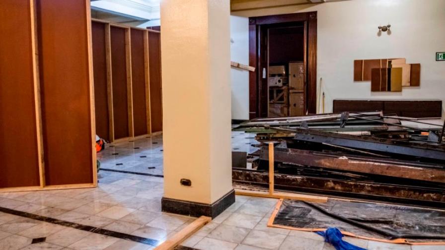 Continúa la remodelación en el Palacio Nacional; cambian el color amarillo