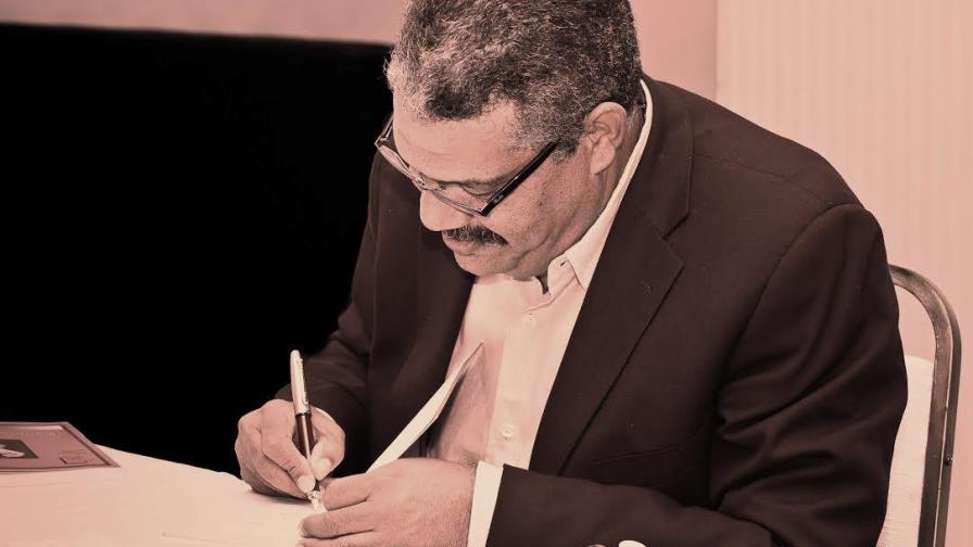 Ministro de Cultura se une al dolor del sector literario por la muerte de René Rodríguez Soriano