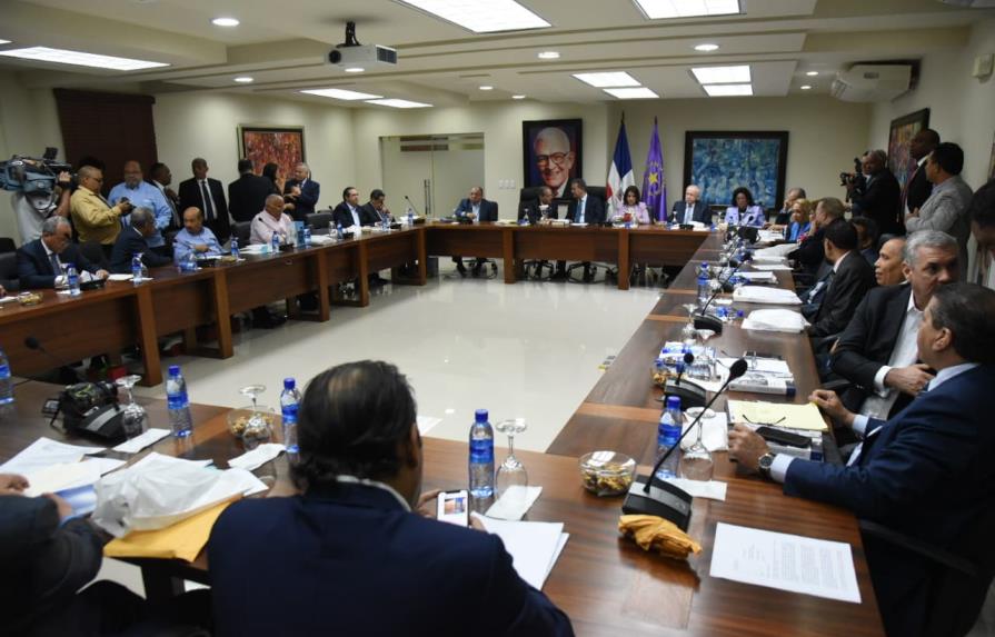 Reunión del Comité Político comienza con ausencia del presidente Danilo Medina