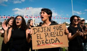 Residente muestra apoyo a j&oacute;venes dominicanos que protestan frente a la JCE