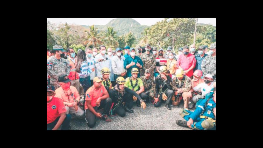 Los héroes que rescataron a los turistas varados en el Teleférico de Puerto Plata
Los héroes que rescataron    a los turistas varados en el Teleférico de Puerto Plata