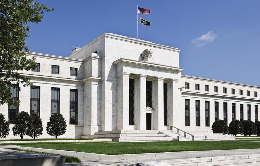 La Fed, preocupada por incertidumbre a medio plazo ante más olas del virus
