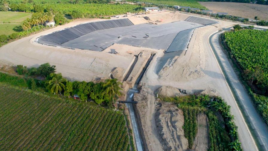 Indrhi supervisa avances del proyecto agrícola Azua II