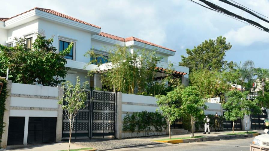 Abinader y su familia se mudan a su nueva residencia en el sector La Julia Abinader y su familia se mudan a su nueva residencia en el sector La Julia