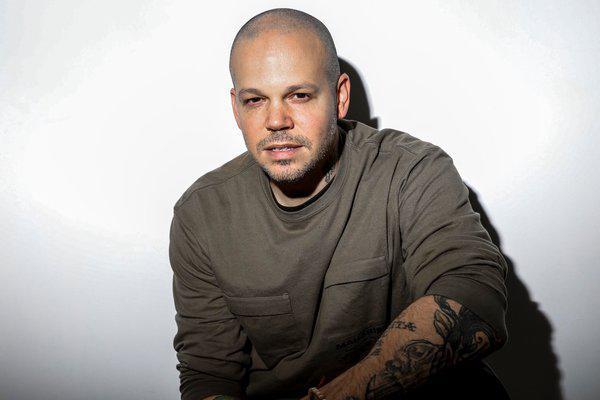 Residente aflora emociones en nueva versión de su nuevo tema, René