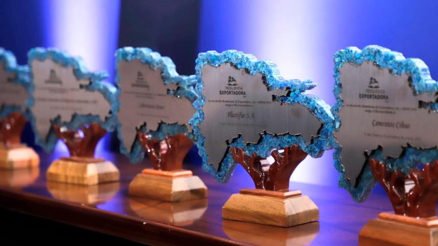 Siete empresas reciben reconocimientos a la Resiliencia Exportadora 2021 Siete empresas reciben reconocimientos a la Resiliencia Exportadora 2021
