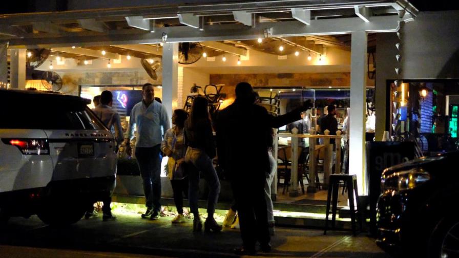 Bares y restaurantes permanecían abiertos durante toque de queda Bares y restaurantes permanecían abiertos durante toque de queda
