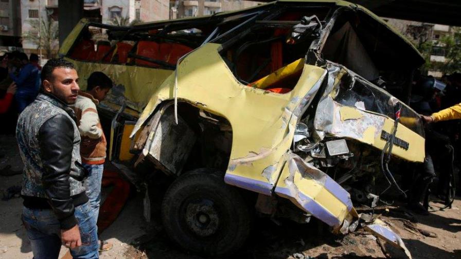 Reporte: 12 muertos en un accidente de autobús en Egipto
