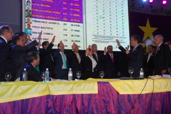 Gonzalo Castillo es jutamentado por Leonel Fernández, junto a otros miembros del PLD, como nuevo integrante del Comité Político de esa organización. 