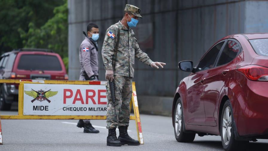 Retenes policiales y militares controlan entradas a Santiago Retenes policiales y militares controlan entradas a Santiago