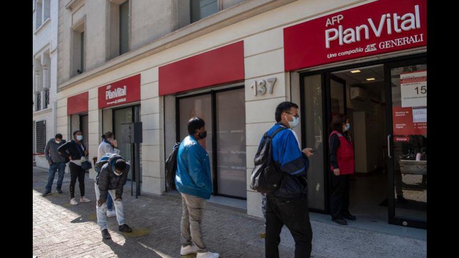 Más de 3.2 millones de solicitudes en el inicio del tercer retiro de pensiones en Chile