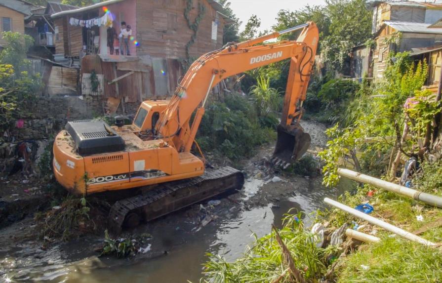 Alcaldía Santiago inicia construcción muros de gaviones en Arroyo Hondo Abajo