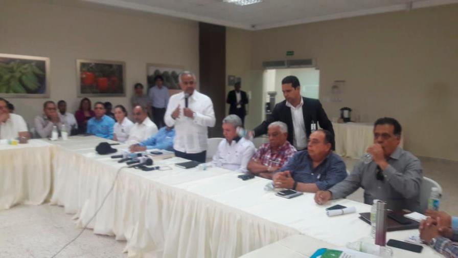 Gobierno se reúne con productores avícolas afectados por los virus Newcastle y la gripe H5N2