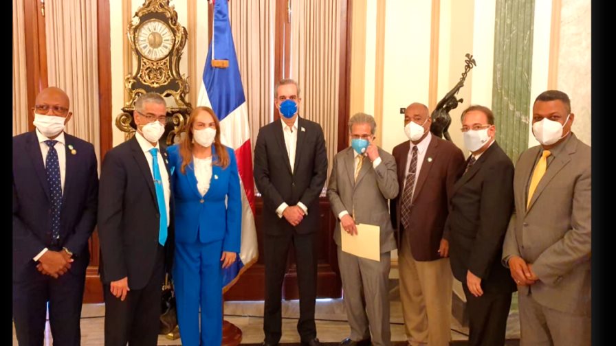 Gobierno firmará primer acuerdo “histórico” con el Colegio Médico este lunes